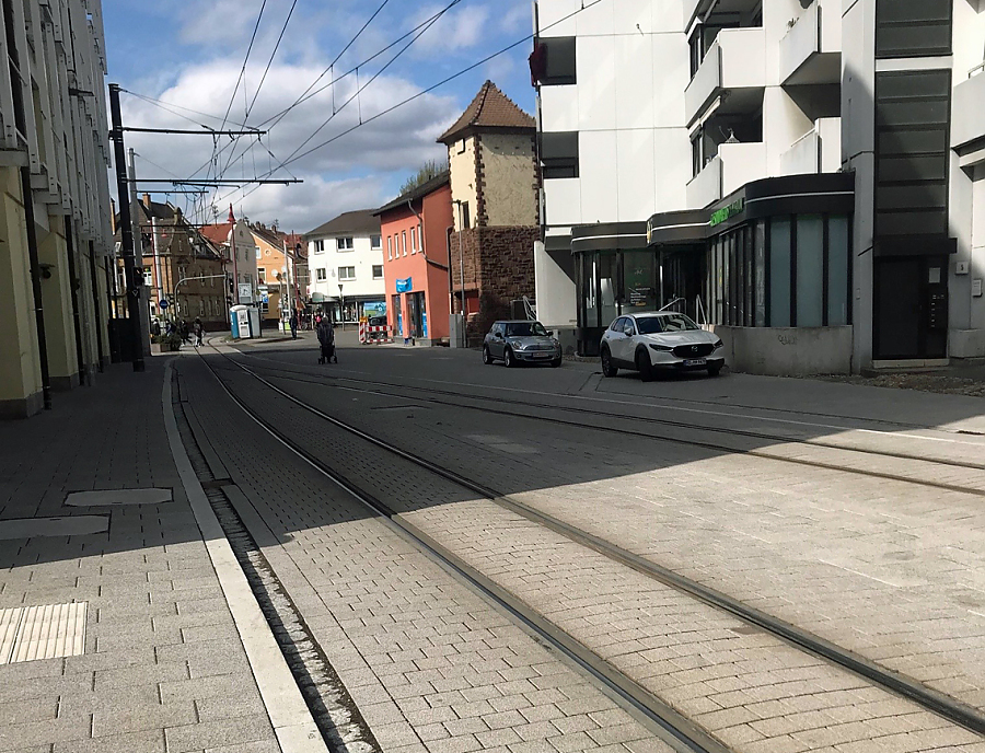 Stadtbahn Leimen mit Pflasterbelag