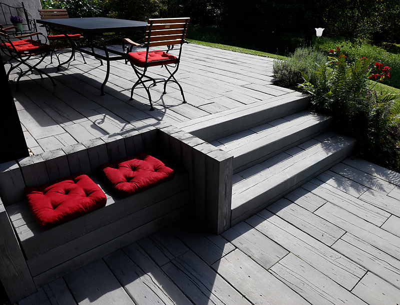 Terrasse im Landhausstil mit MAHORA Dielensteinen