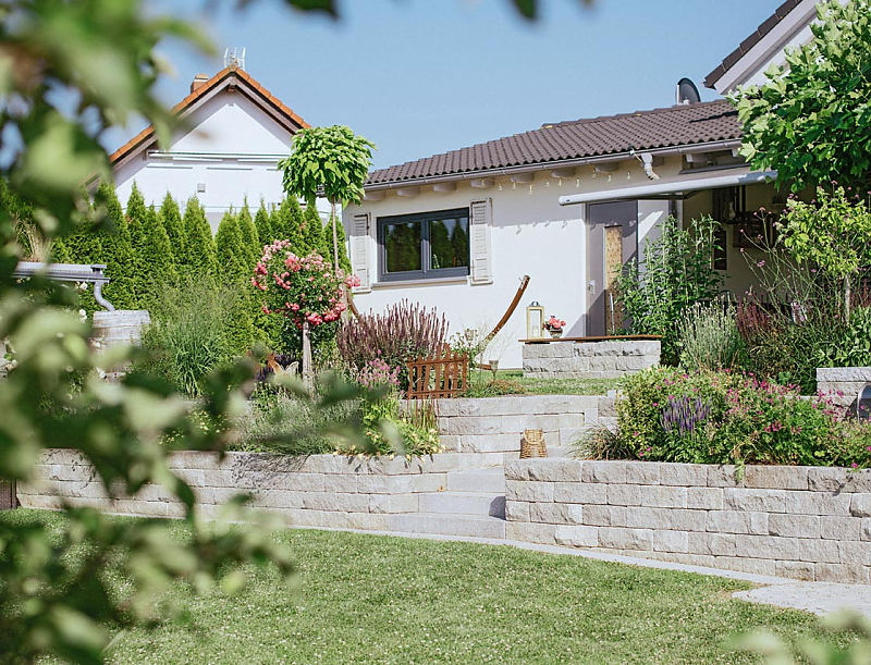 Garten mit SANTURO Landhausmauer