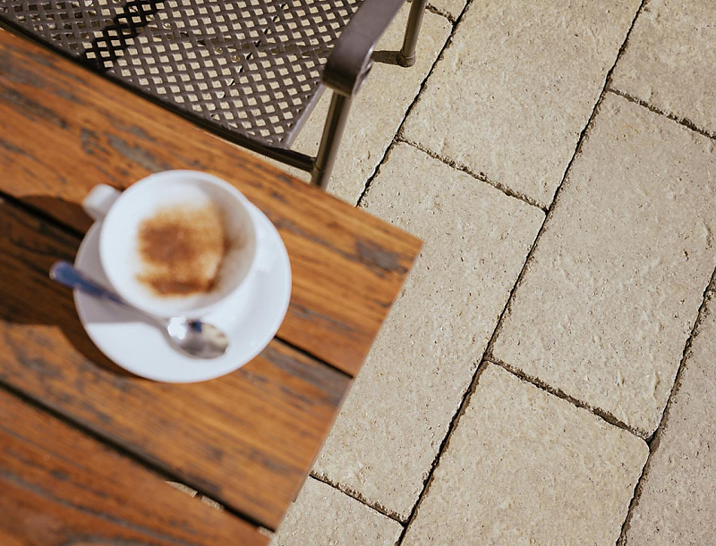 Terrasse mit SANTURO Terrassenplatten