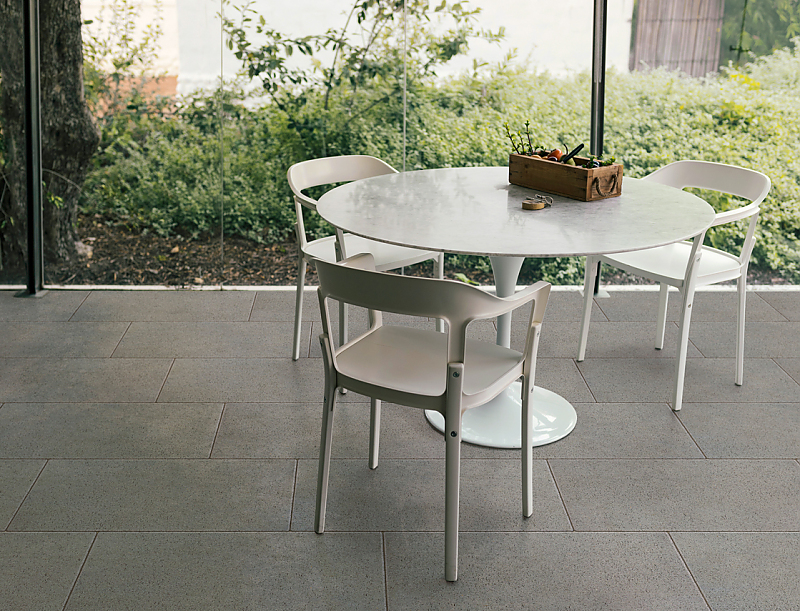 Terrasse mit VELVET SETA CONCRETE