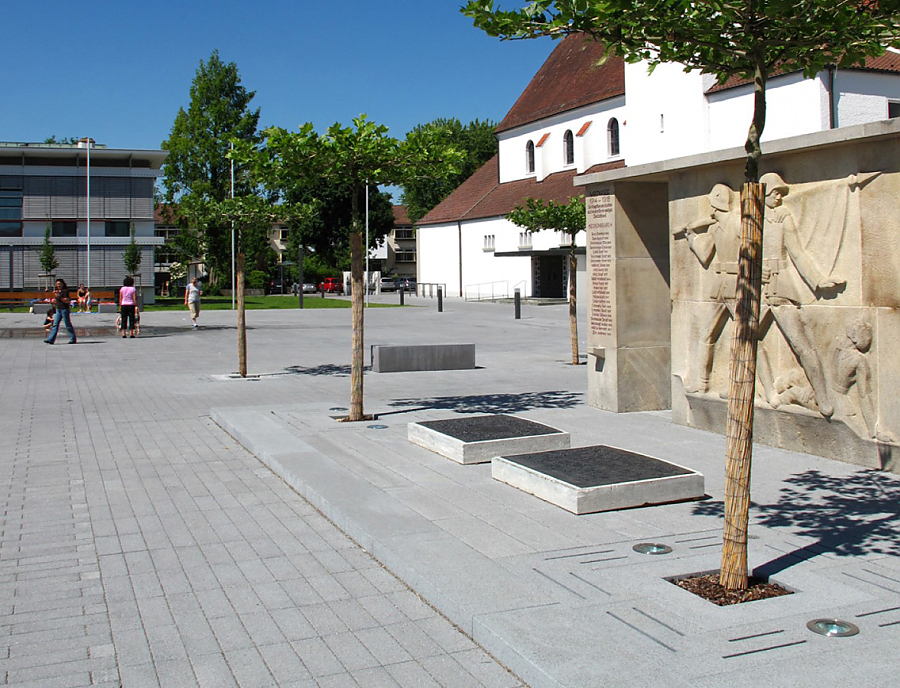 Anwendung von ARCADO Pflastersteinen und ARPANA Baumquartier in Meckenbeuren