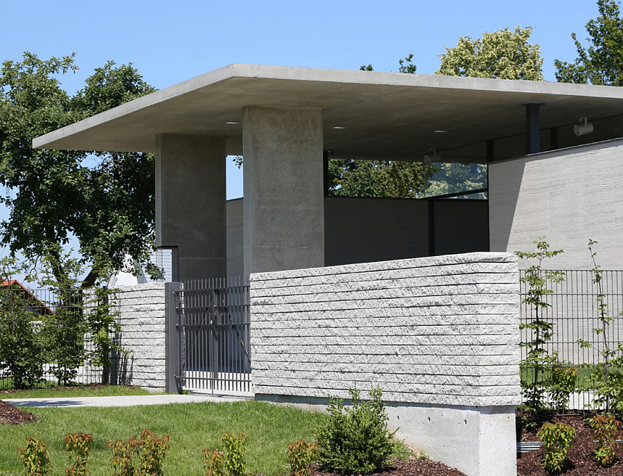 Anwendung von CULT Long-Line Mauer am Friedhof Obermichelbach