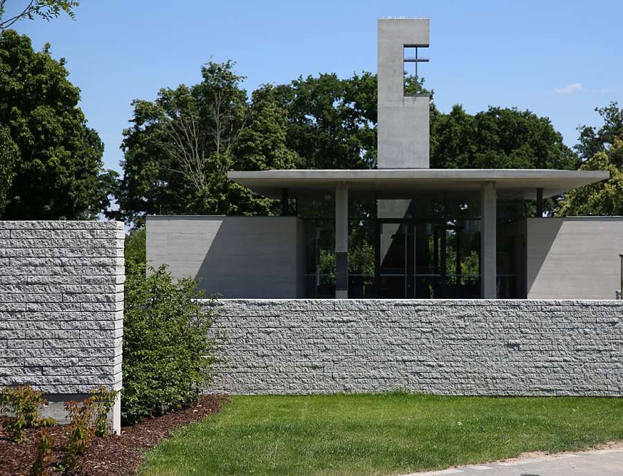 Anwendung von CULT Long-Line Mauer am Friedhof Obermichelbach