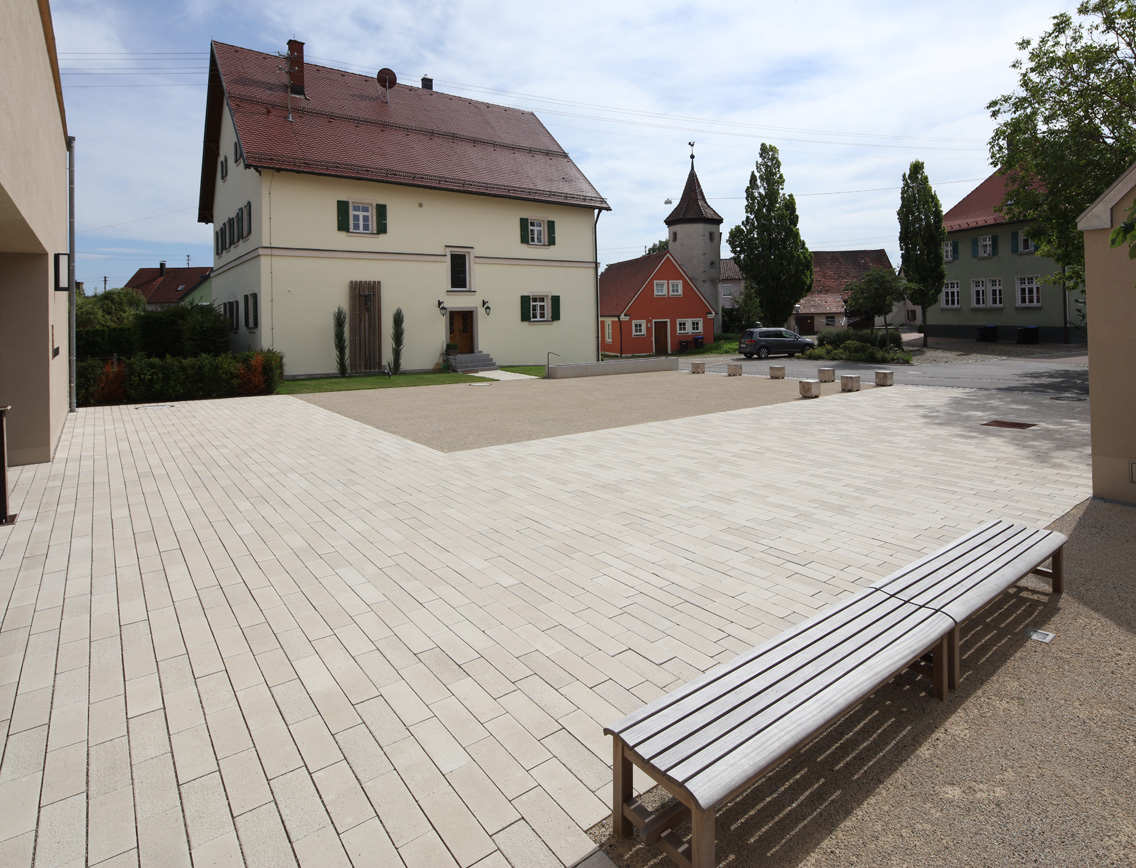 SPIRELL PLANLINE Pflastersteine am Gemeindehaus Katholische Kirchengemeinde, Fichtenau